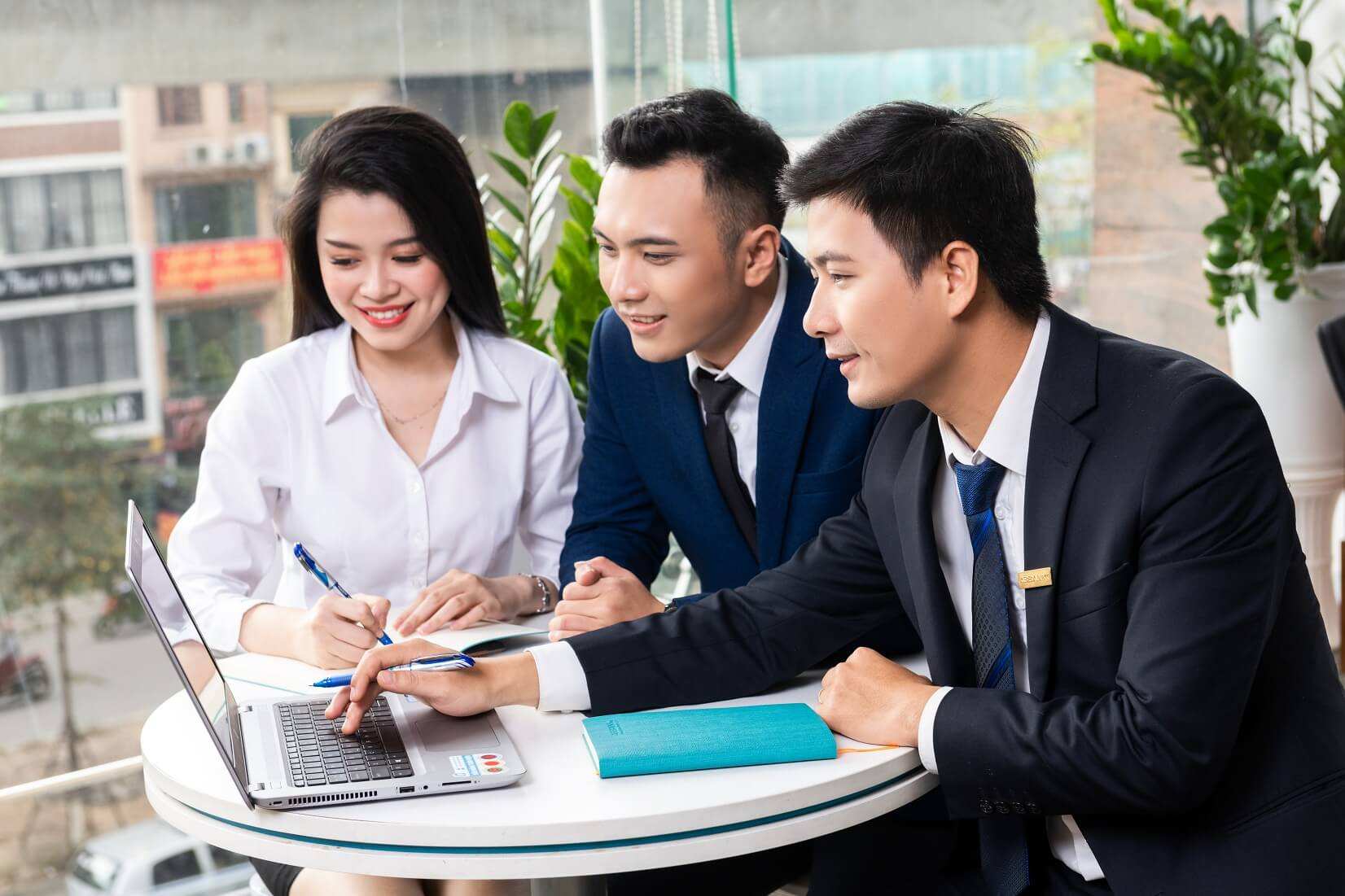 tư vấn viên